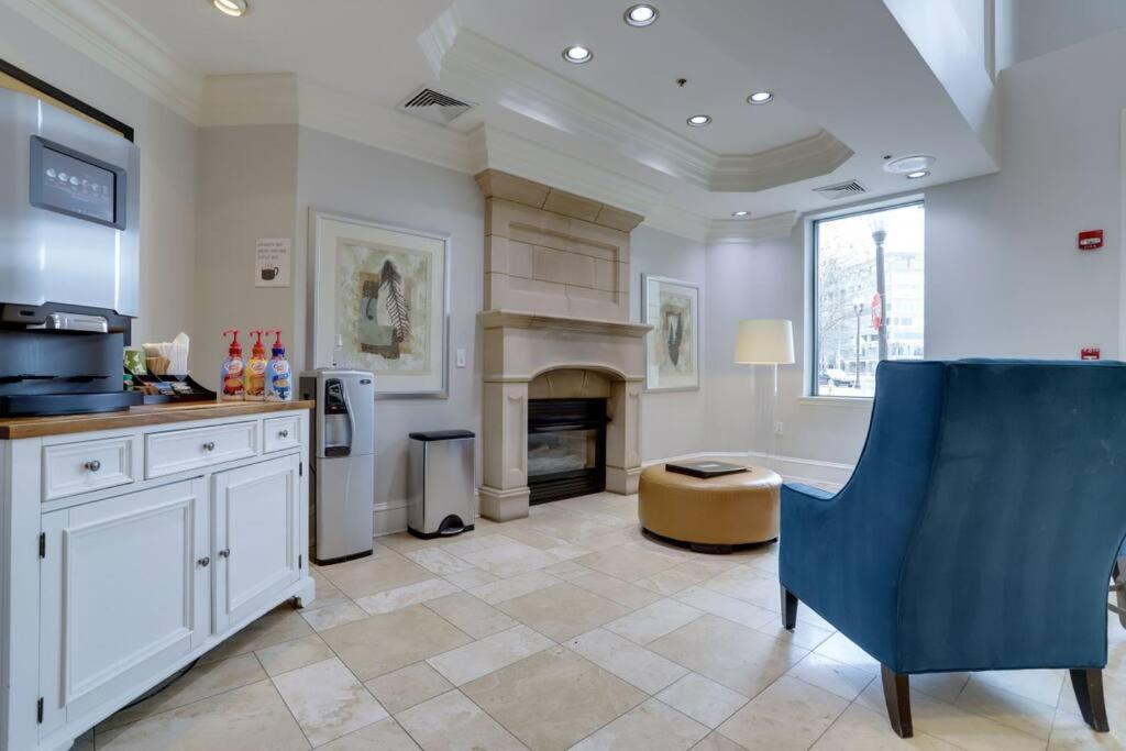 Fantastic 1 Bedroom Condo At Ballston With Gym Арлингтон Экстерьер фото
