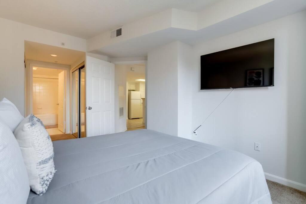 Fantastic 1 Bedroom Condo At Ballston With Gym Арлингтон Экстерьер фото