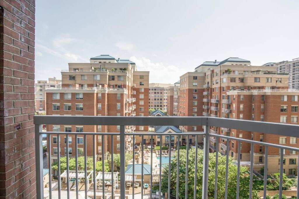 Fantastic 1 Bedroom Condo At Ballston With Gym Арлингтон Экстерьер фото