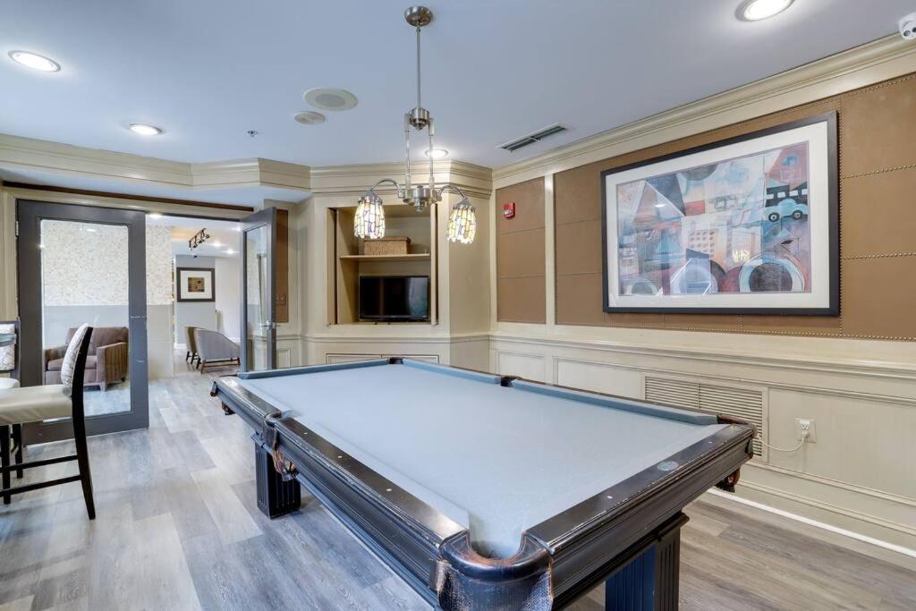Fantastic 1 Bedroom Condo At Ballston With Gym Арлингтон Экстерьер фото