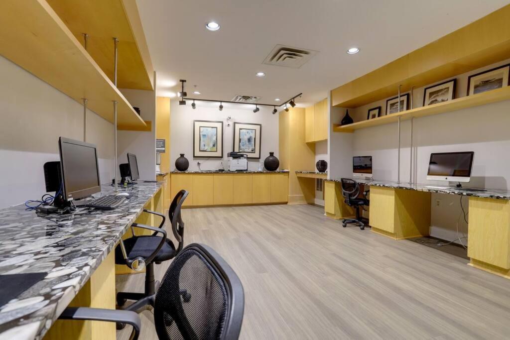 Fantastic 1 Bedroom Condo At Ballston With Gym Арлингтон Экстерьер фото
