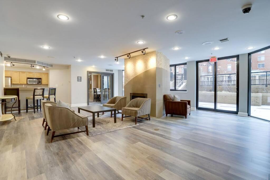 Fantastic 1 Bedroom Condo At Ballston With Gym Арлингтон Экстерьер фото
